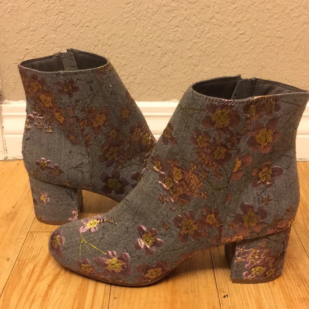 New Zigi soho Gray Floral Booties - Picture 1 of 8